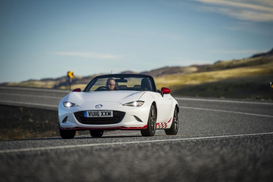  Mazda MX-5 Icon 2016 года  (фото 18 из 24)